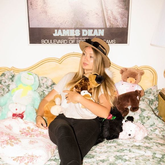 Meet your Posher, Alice - Picture 1 of 1